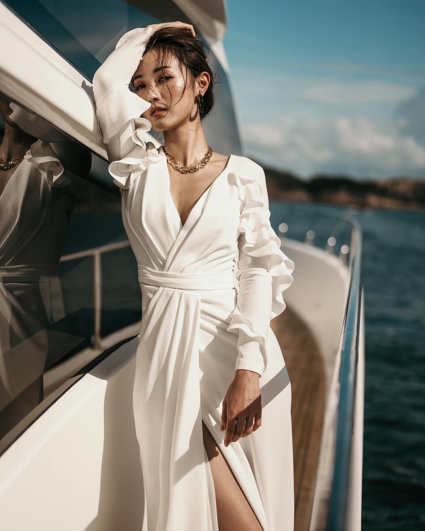 Alon Livne White - Isabella