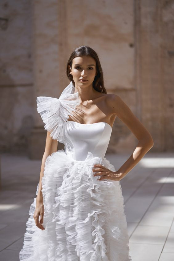 Alon Livne White - Julia