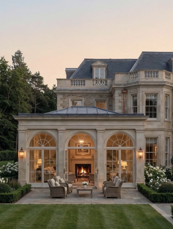 France - Château, Old Money