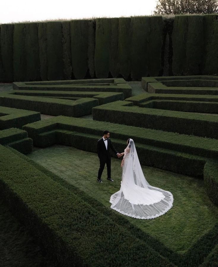 Italian Formal Garden — Sculptural Hedge Bridal Portrait