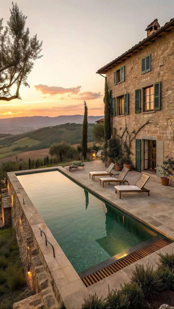 Italy - Villa, Old World