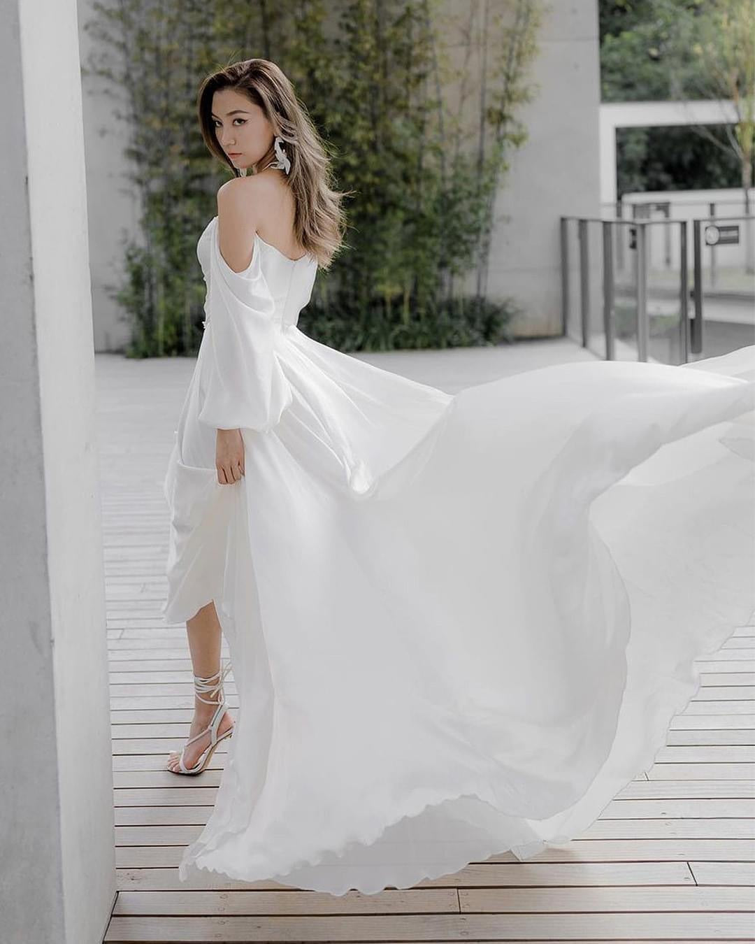 Alon Livne White - Carla