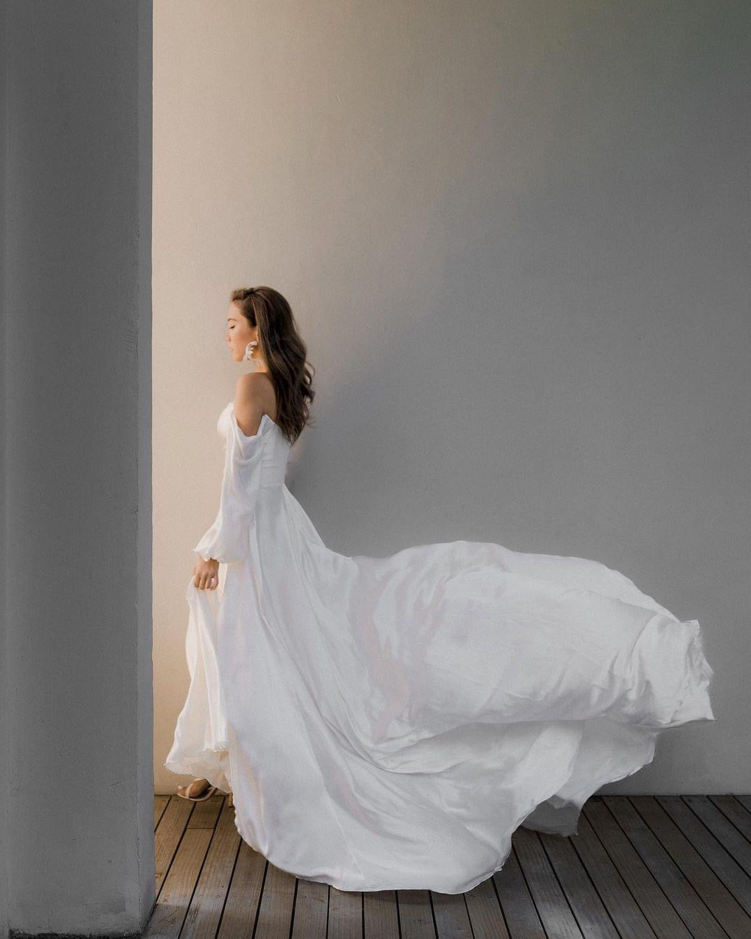 Alon Livne White - Carla