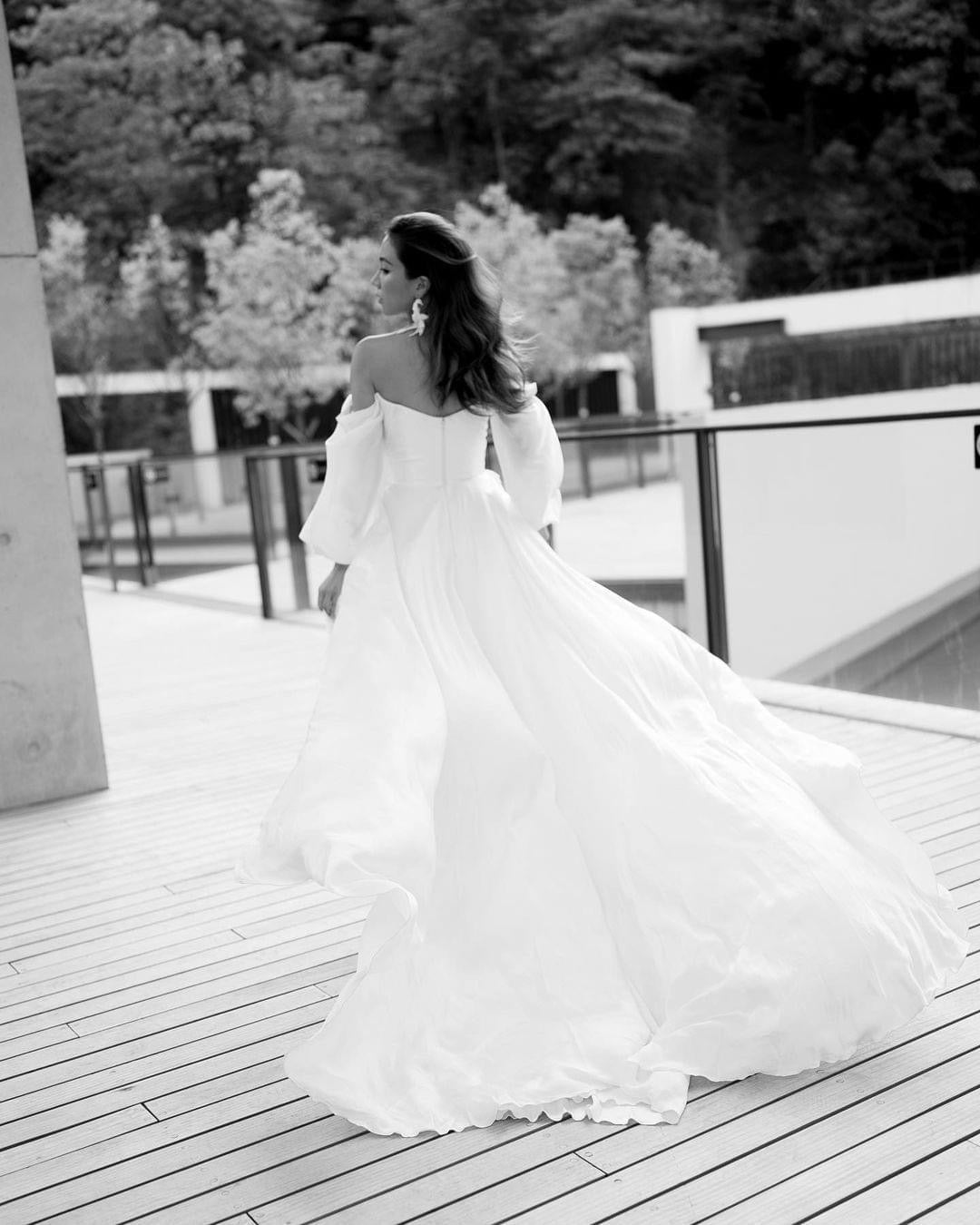 Alon Livne White - Carla