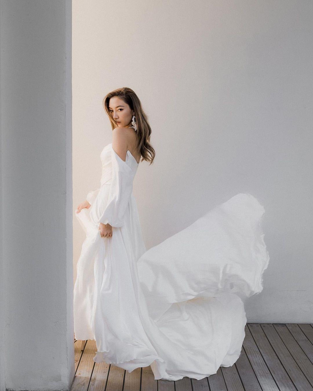 Alon Livne White - Carla