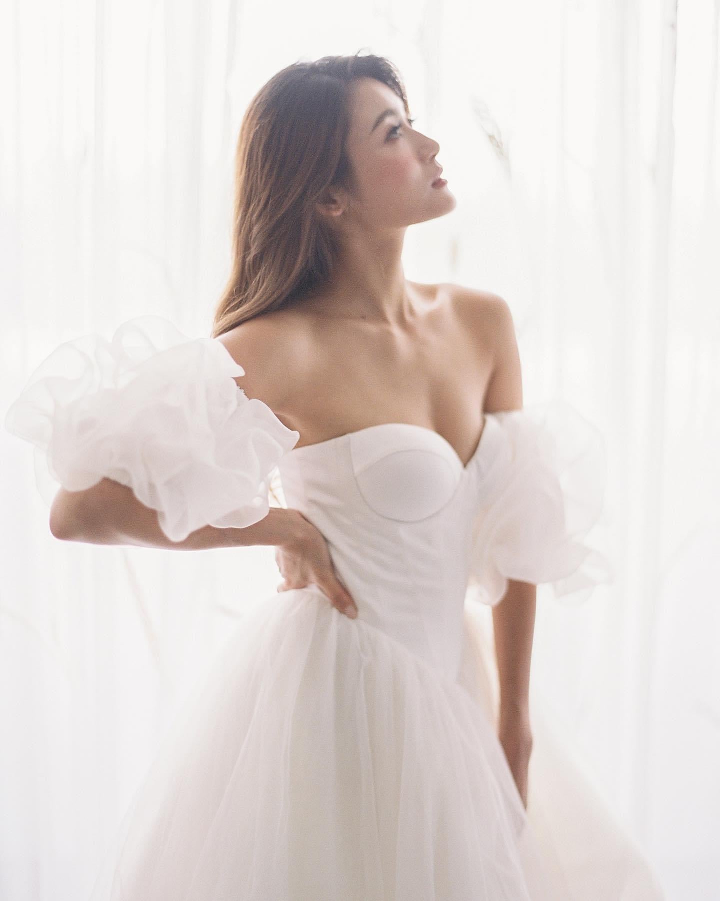 Alon Livne White - Audrey